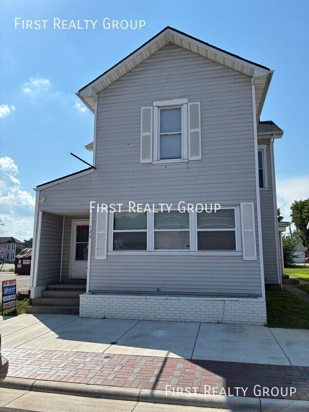 Foto principal - 129 S Main St