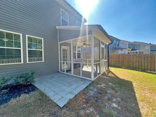 Building Photo - Pet Friendly - LARGE 4 bedroom home in Gro...