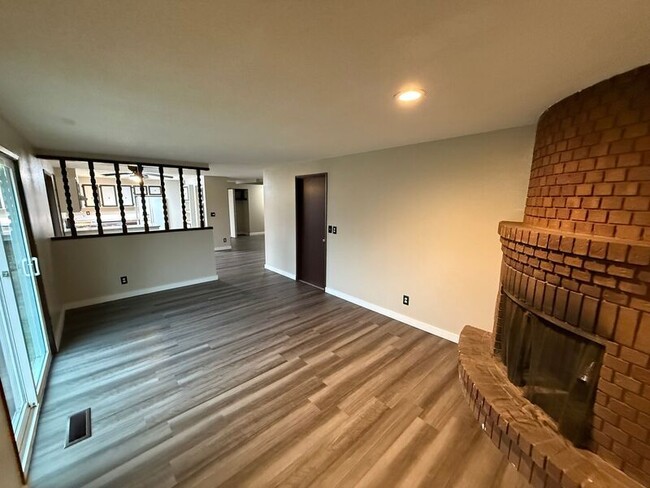 Foto del edificio - 3347 4 Seasons Ct NE