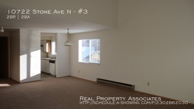 Building Photo - Spacious 2 Level 2 Bedroom Apartment