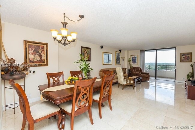 Building Photo - 2500 Parkview Dr