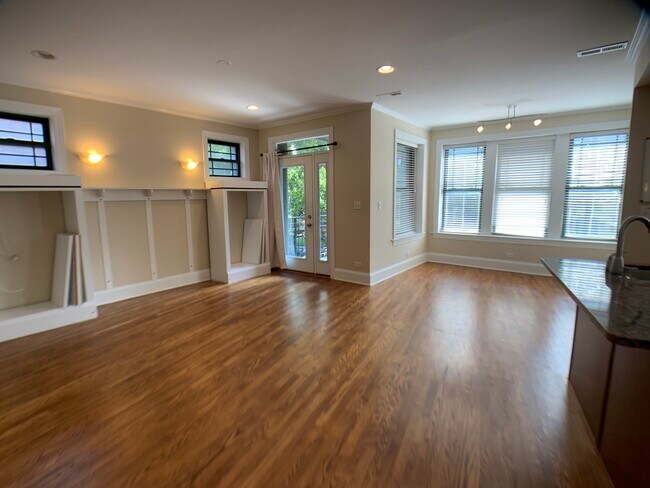 Foto del edificio - 1144 W Pratt Blvd