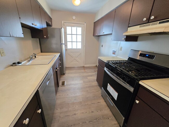 Foto del edificio - 6408 Bluebird Drive