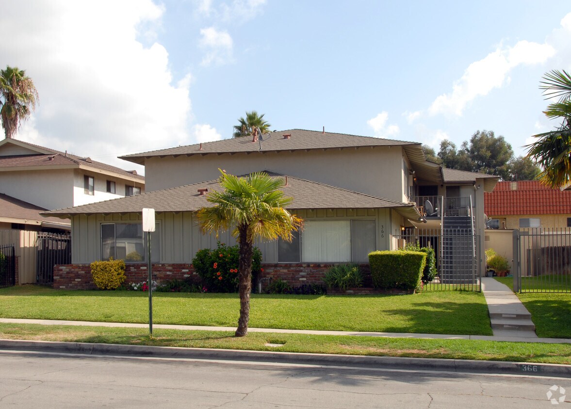 Primary Photo - 366 N Vecino Dr