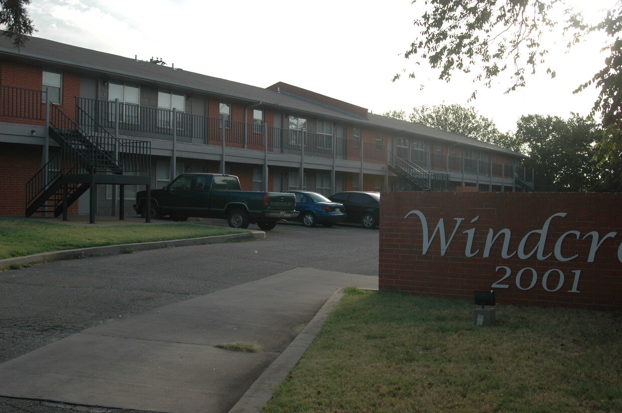 Front of Complex - 2001 N Boomer Rd
