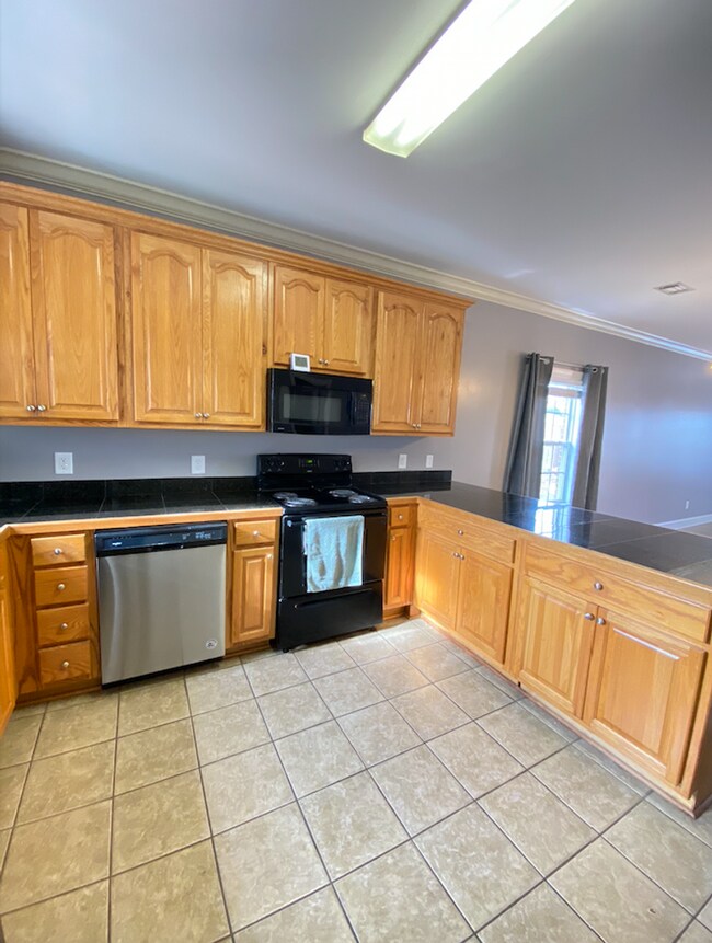 Foto del edificio - Completely Renovated Duplex in Auburn