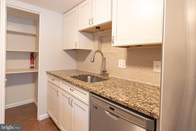 Building Photo - 6558 Gildar St