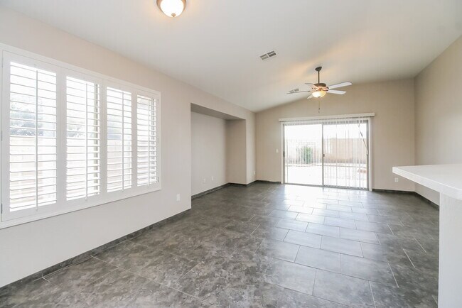 Building Photo - 10011 W Trumbull Rd