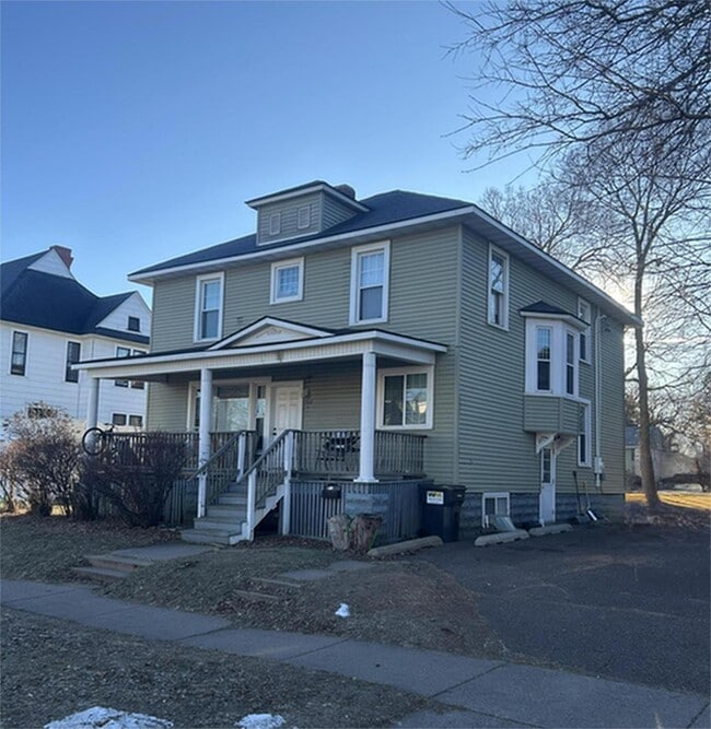 Building Photo - 912 Graham Ave
