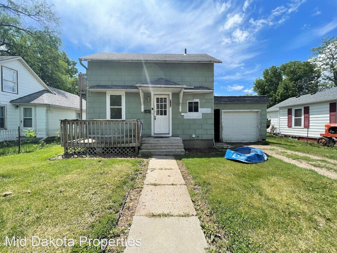 1 br, 1 bath House 213 E 11th House Rental in Mitchell, SD