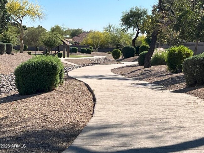 Foto del edificio - 7439 W Crest Ln