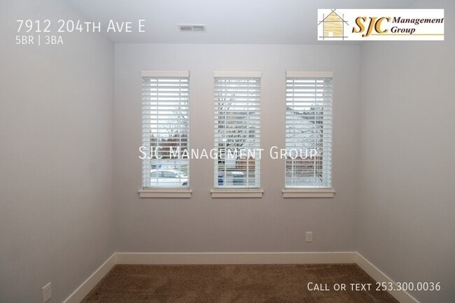 Foto del edificio - Five-Bedroom home in Bonney Lake for rent