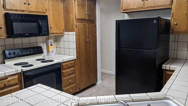 Building Photo - 2 br, 1.5 bath House - 415 Dana St #1