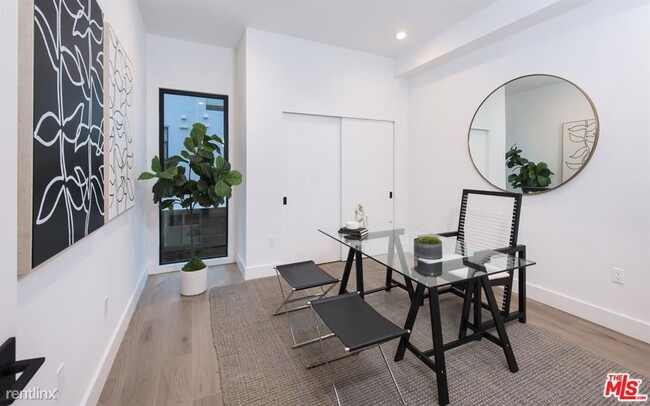 Foto del edificio - 4 br, 3.5 bath Townhome - 1990 Corinth Ave