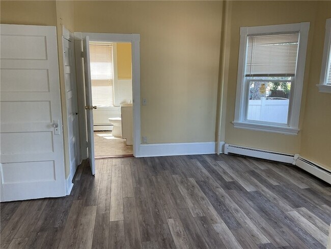 Foto del edificio - 497 Elmwood Ave