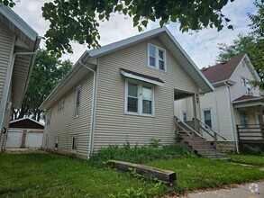 Building Photo - 345 N Main St