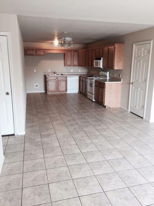 Building Photo - 3 bedroom 2 bathroom Duplex in Centerton!
