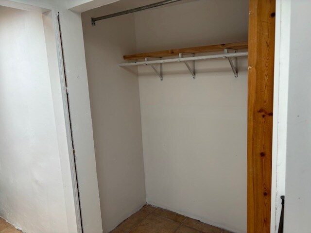 Closet - 2338 Calle Reina