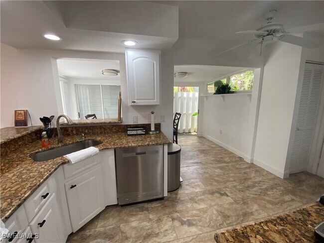 Building Photo - 14805 Crooked Pond Ct