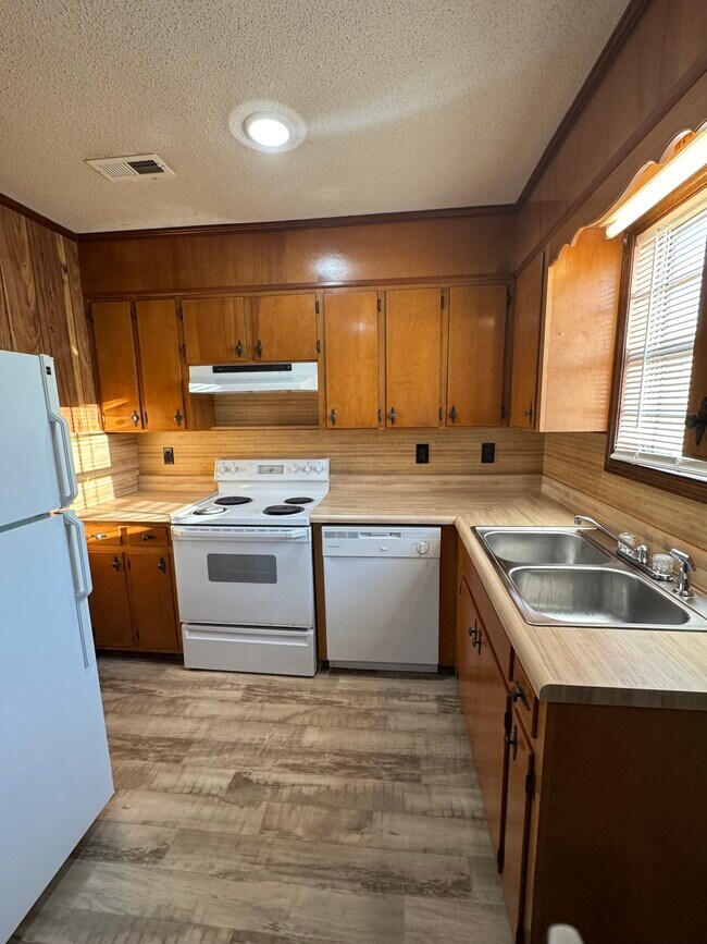 Foto del edificio - 43 Jim Banks Rd