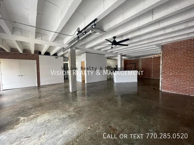 Building Photo - 105 Barnes Ave-A