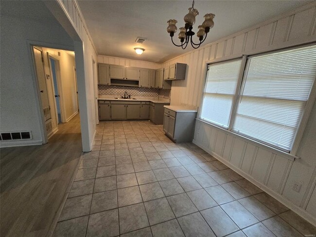 Building Photo - 204 W Park Ave