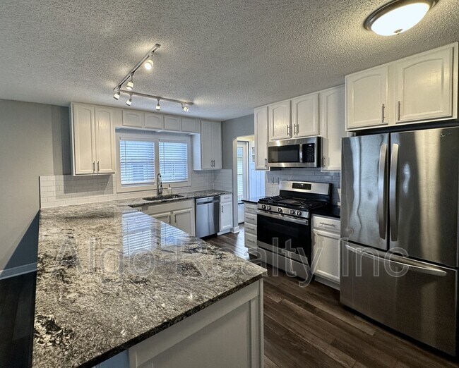 Foto del edificio - 3616-3616 Kipling Ave