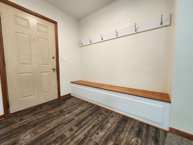 Foto del edificio - GREAT Location  2 Bedroom side by side duplex  $1395/monthly