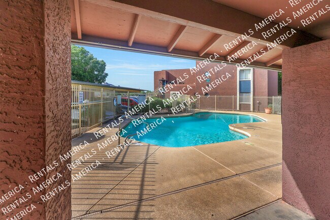 Foto del edificio - 16602 N 25th St
