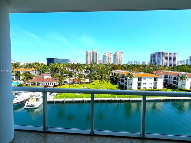 Foto del edificio - 3131 NE 188th St