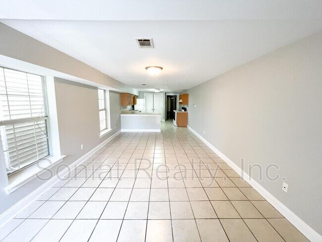 Building Photo - 2608 Bienville St