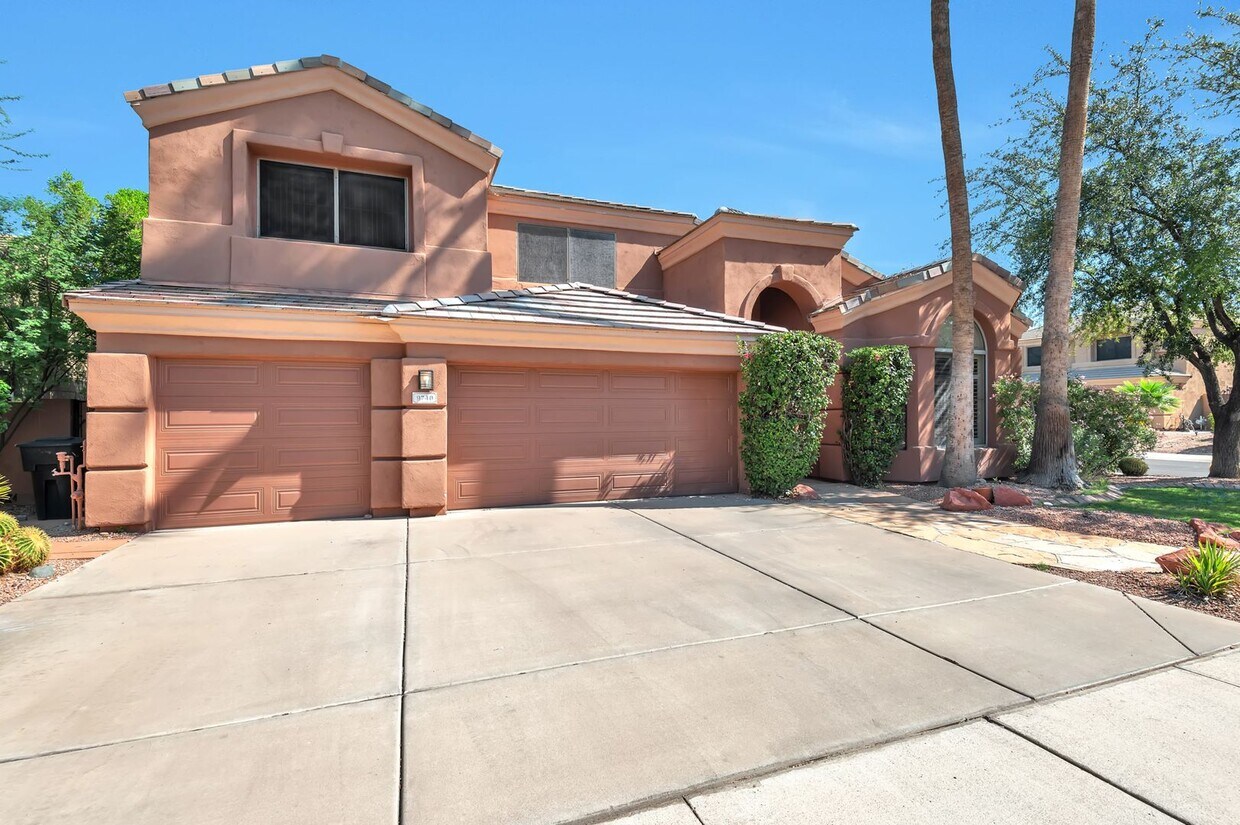 Foto principal - Beautiful Scottsdale Camelot Ranch Home wi...