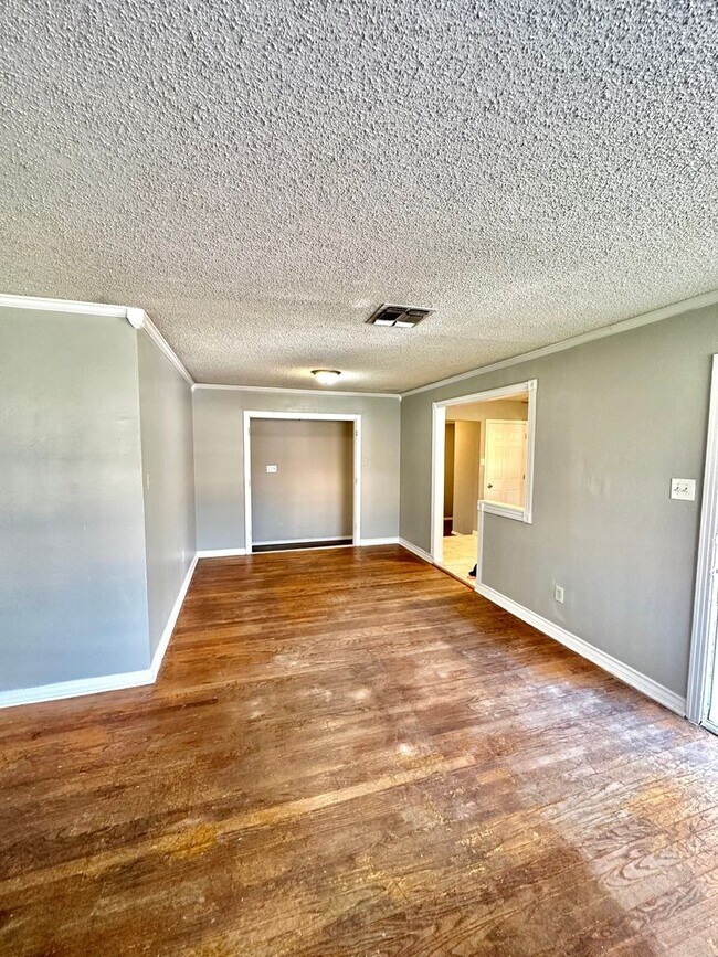 Foto del edificio - Coming in November - 4-Bedroom Home Steps ...