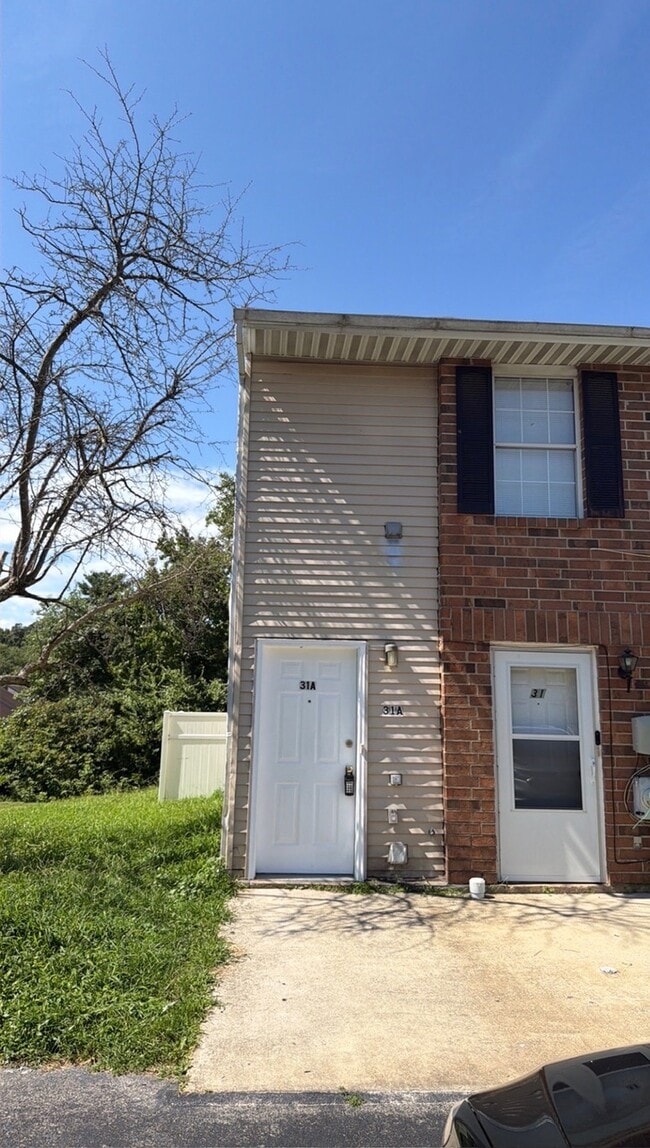 Building Photo - 31A Revelle St
