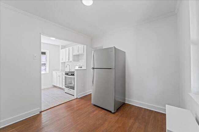 Building Photo - 3847-3849 Beechwood Blvd