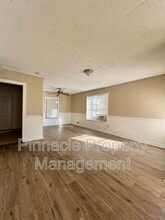 Building Photo - 132 E 11th St