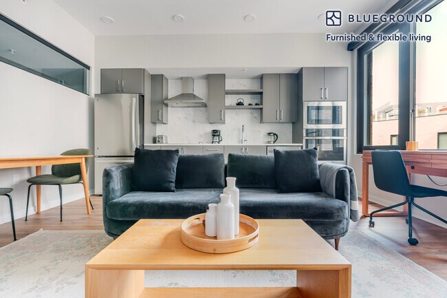 Building Photo - 3275 Washington Blvd