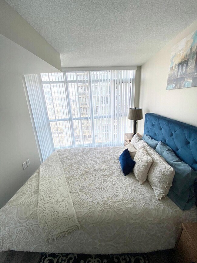 Photo du bâtiment - 530 Front St W