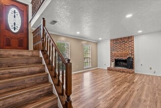 Building Photo - 430 Redway Ln
