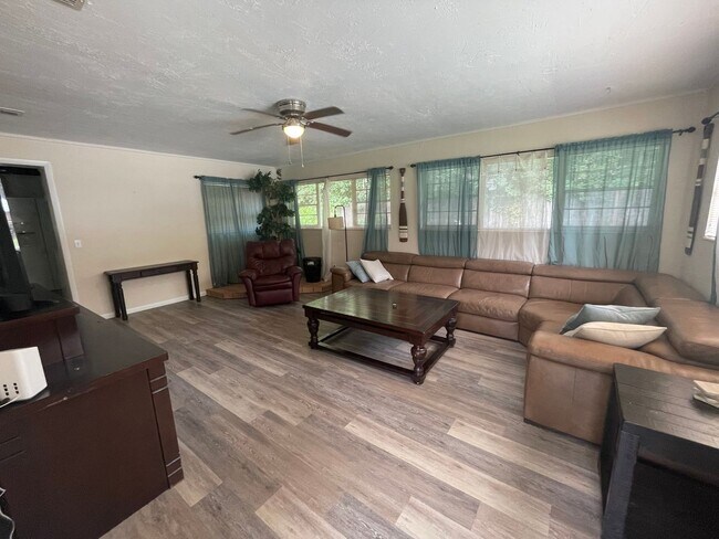 Building Photo - Updated 3BR/2BA Home in Dunnellon – Furnis...