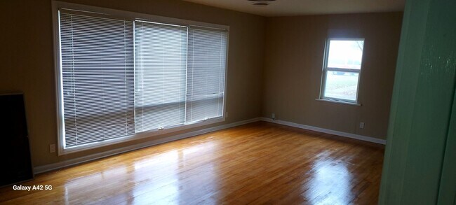 Building Photo - 308 Eola Dr