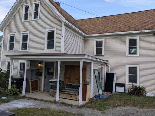 Building Photo - 90 Elm St