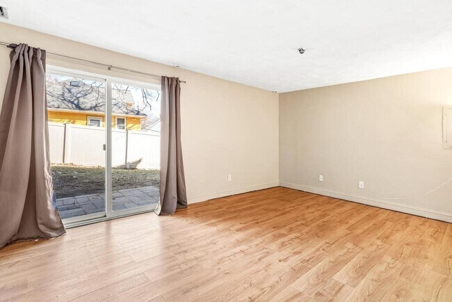 Building Photo - 62 Crestview Dr