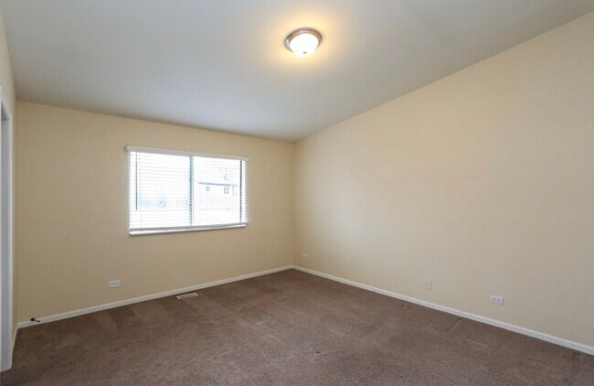 Building Photo - 645 Dover Dr