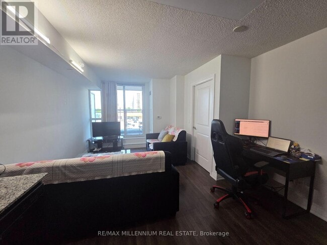 Building Photo - 30 Meadowglen Pl