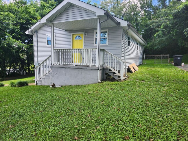 2 bedroom 1 bath fully updated home in Eas... - 2 bedroom 1 bath fully updated home in Eas...