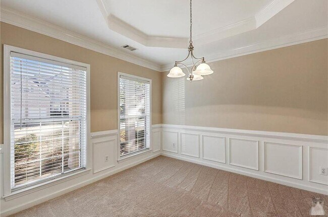 Building Photo - 5145 Oak Hill Terrace