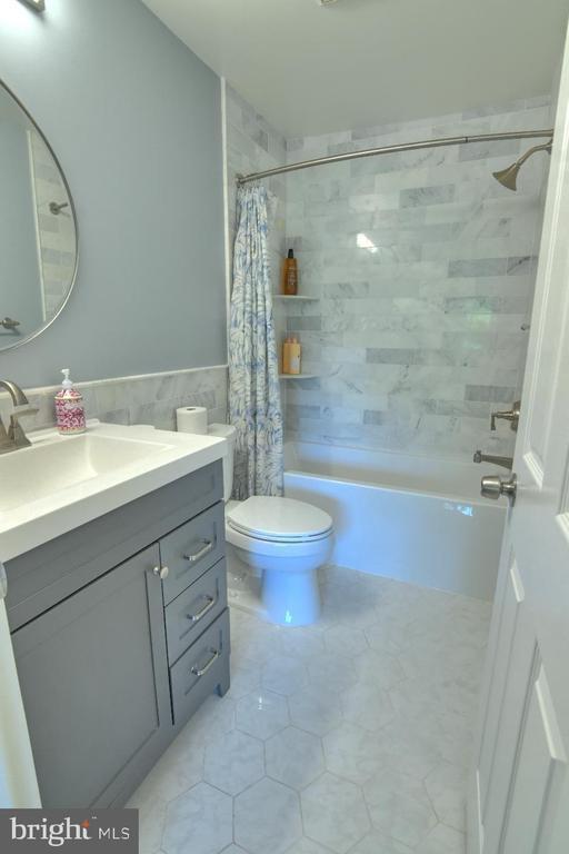Foto del edificio - 5704 Chapman Mill Dr