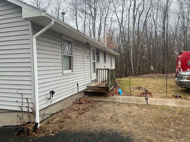 Building Photo - 4946 Garfield Rd