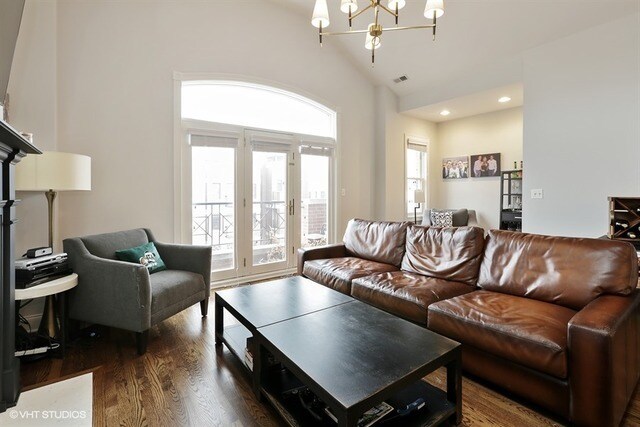 Foto del edificio - 840 W Diversey Pkwy